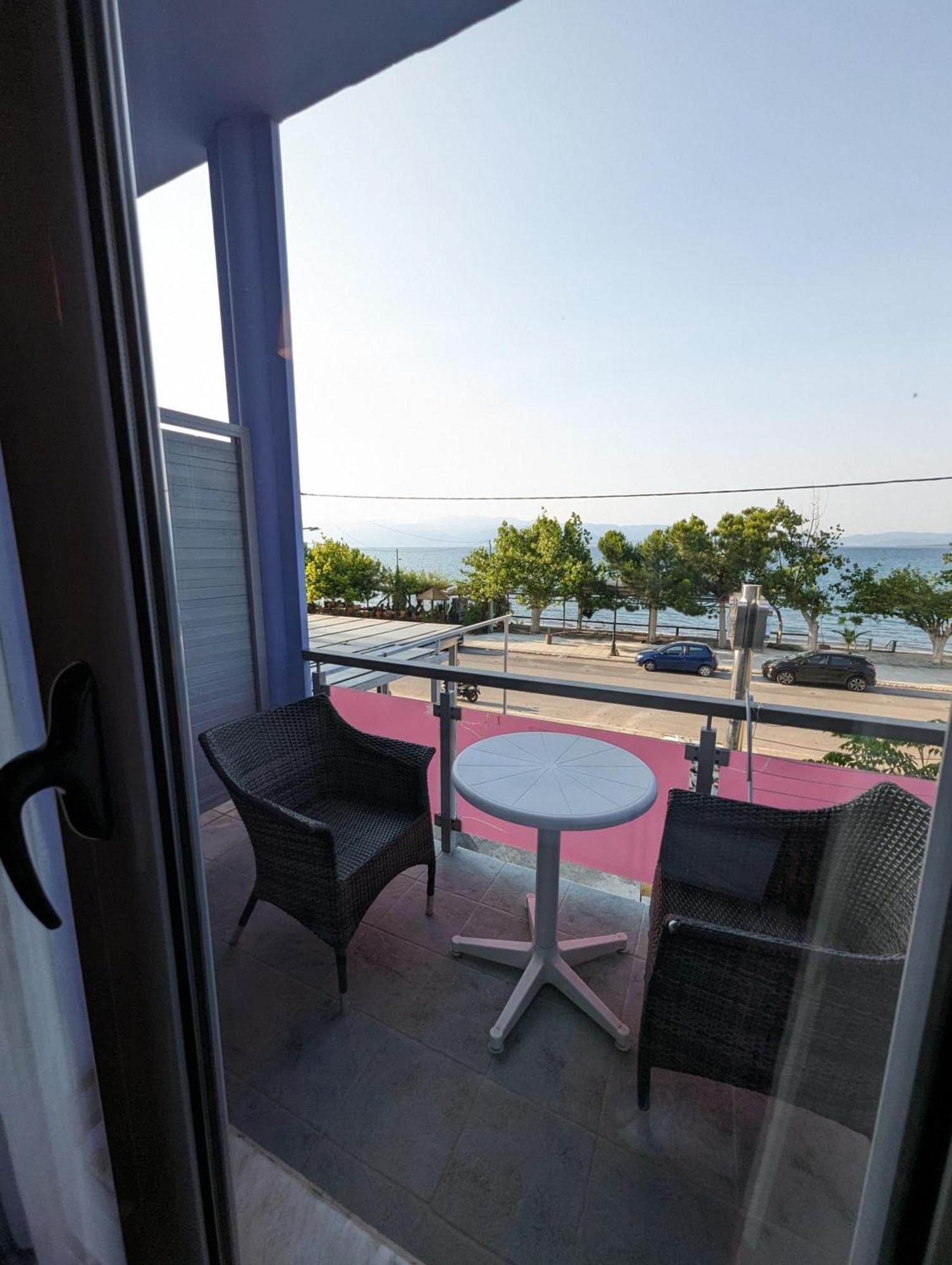 Okeania Seafront Rooms In Kamena Vourla Exterior photo