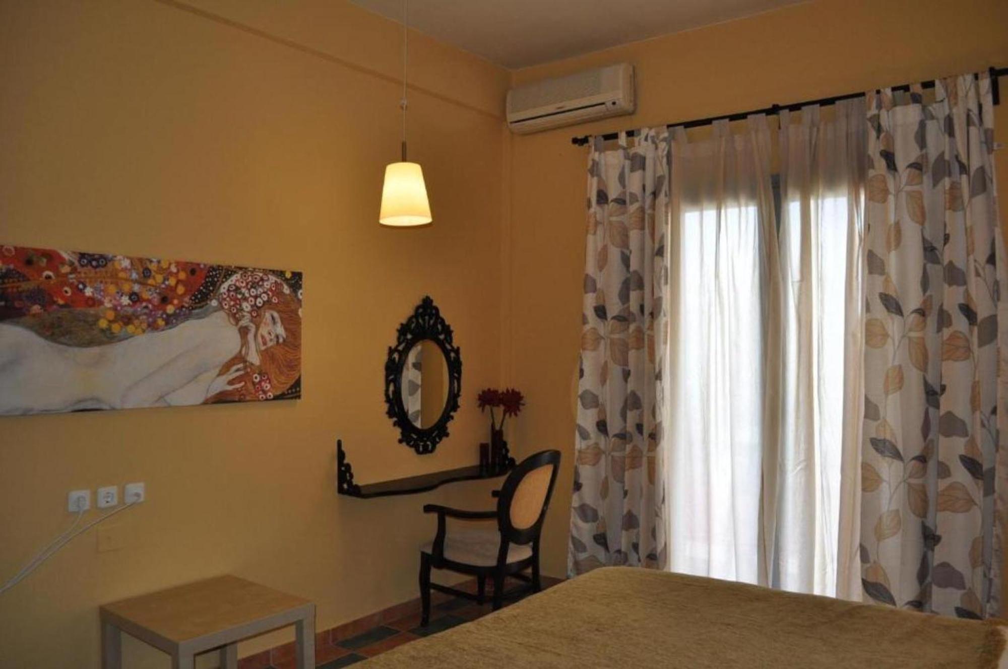 Okeania Seafront Rooms In Kamena Vourla Exterior photo
