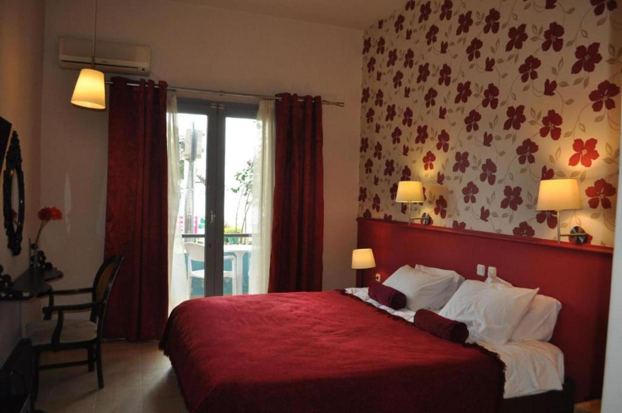Okeania Seafront Rooms In Kamena Vourla Exterior photo