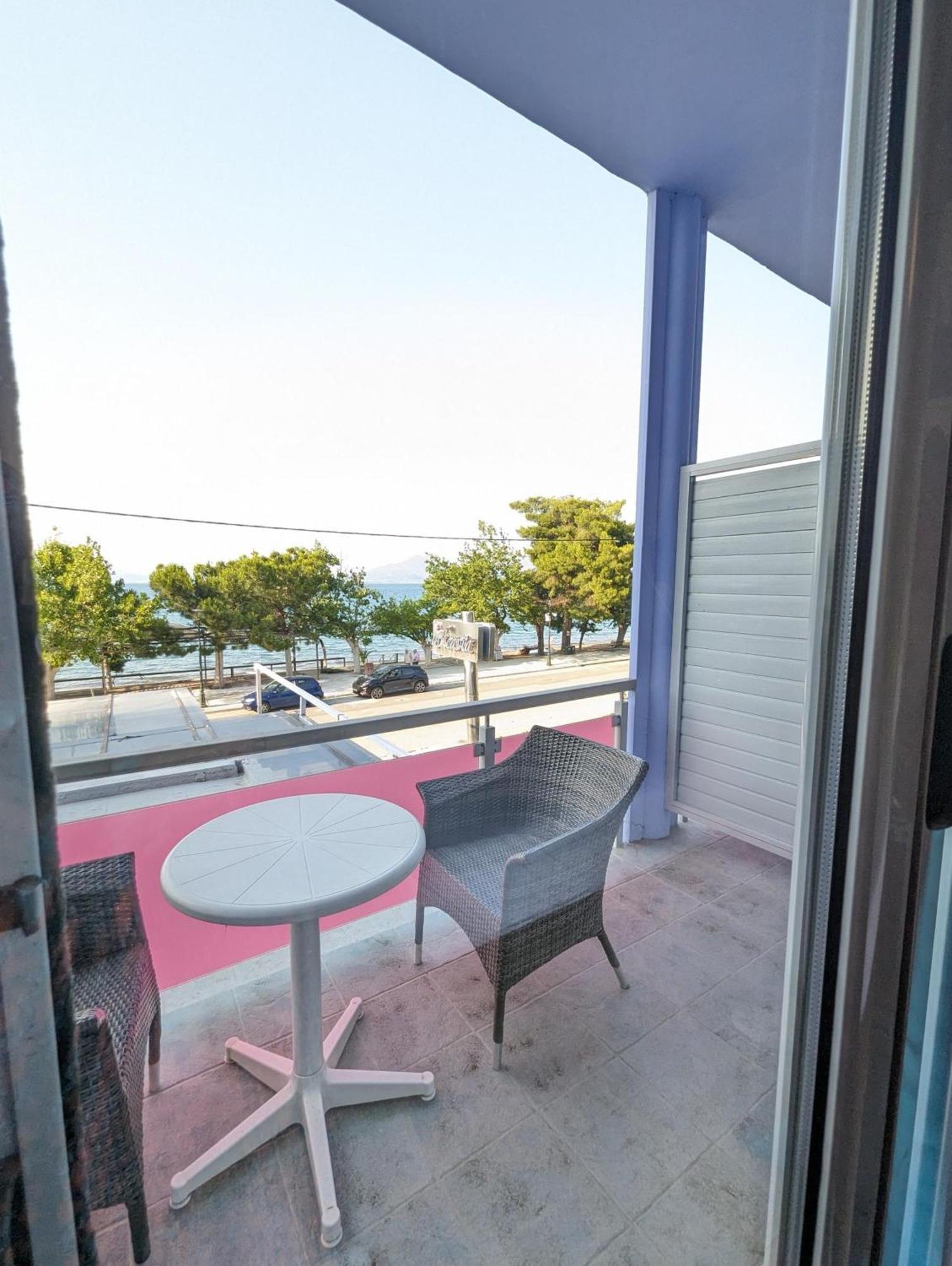 Okeania Seafront Rooms In Kamena Vourla Exterior photo