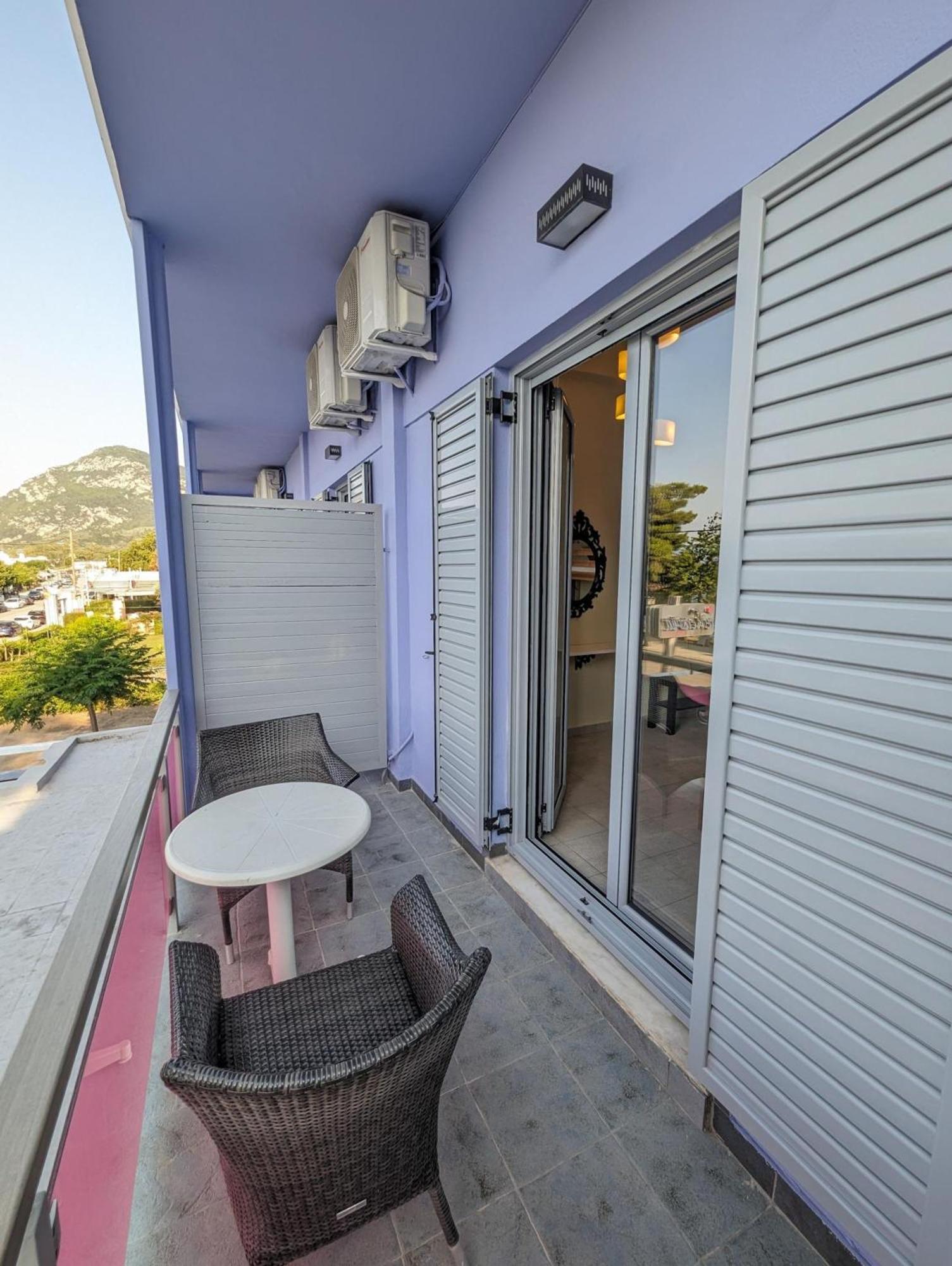 Okeania Seafront Rooms In Kamena Vourla Exterior photo