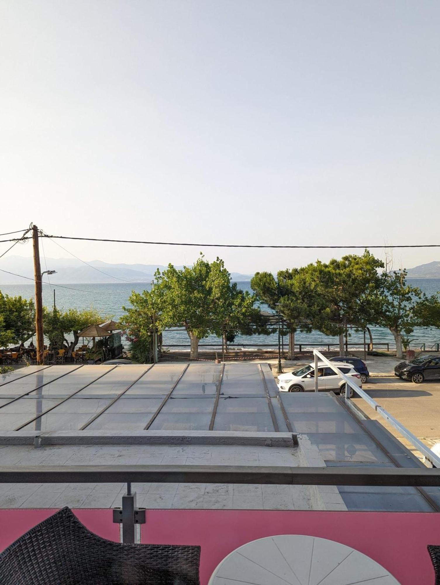 Okeania Seafront Rooms In Kamena Vourla Exterior photo