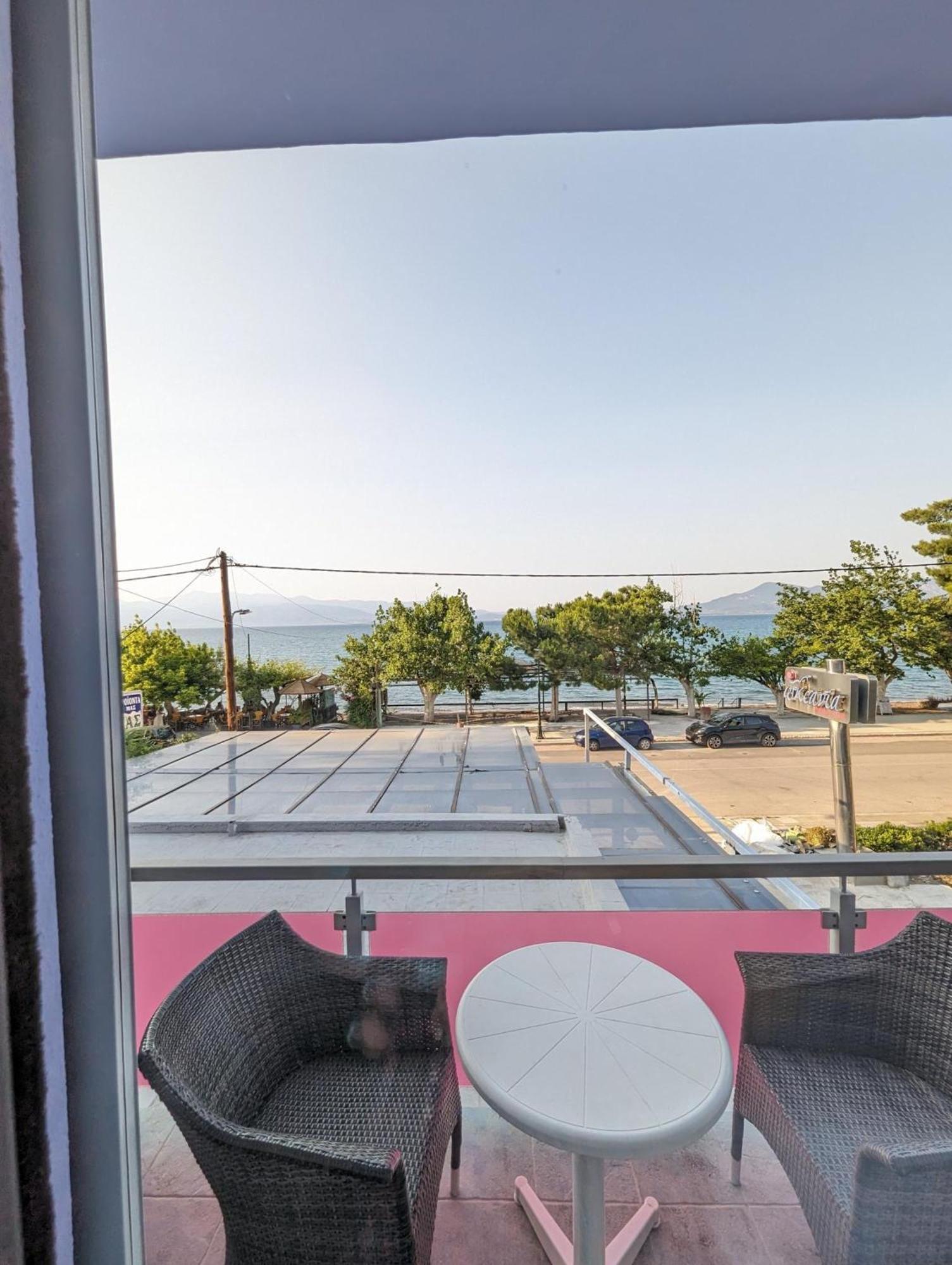 Okeania Seafront Rooms In Kamena Vourla Exterior photo