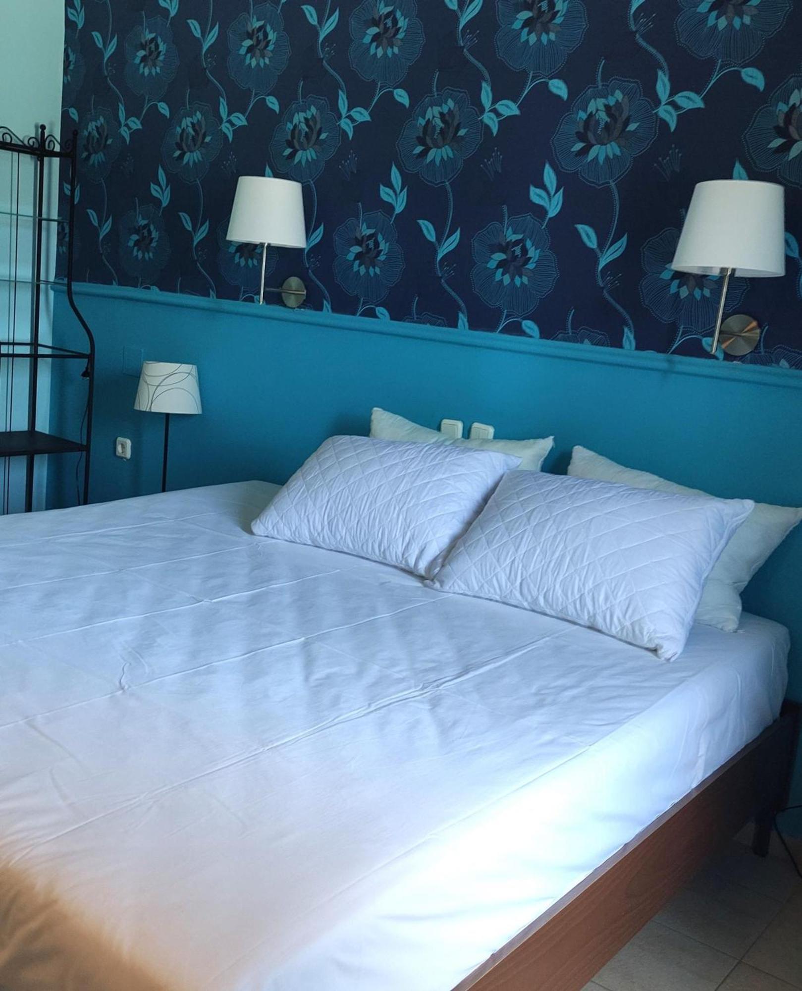 Okeania Seafront Rooms In Kamena Vourla Exterior photo