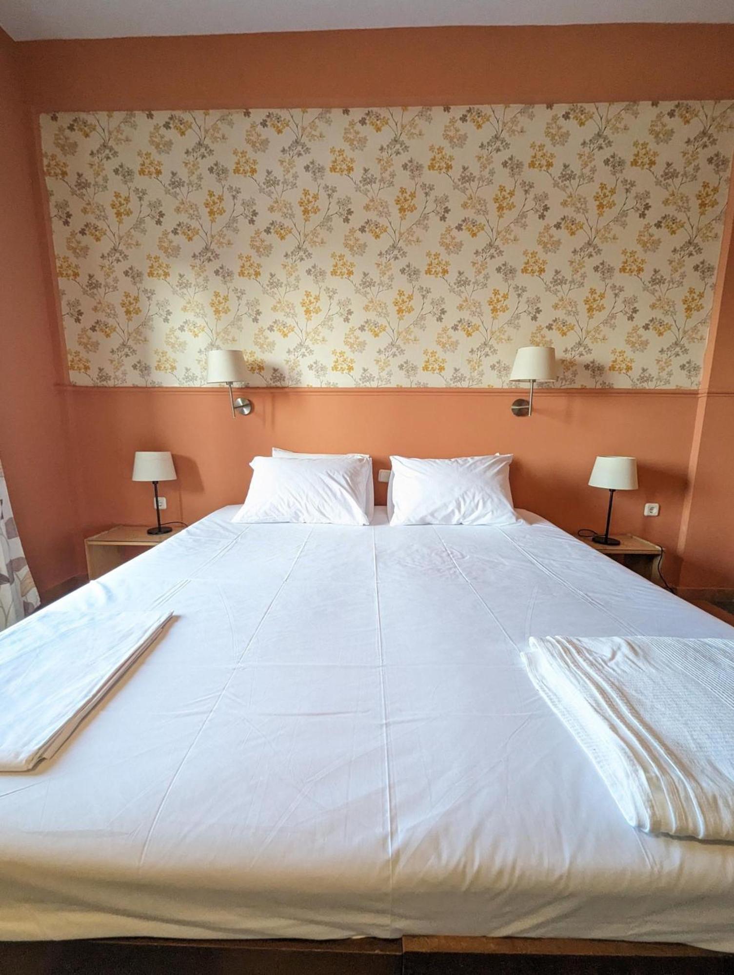 Okeania Seafront Rooms In Kamena Vourla Exterior photo