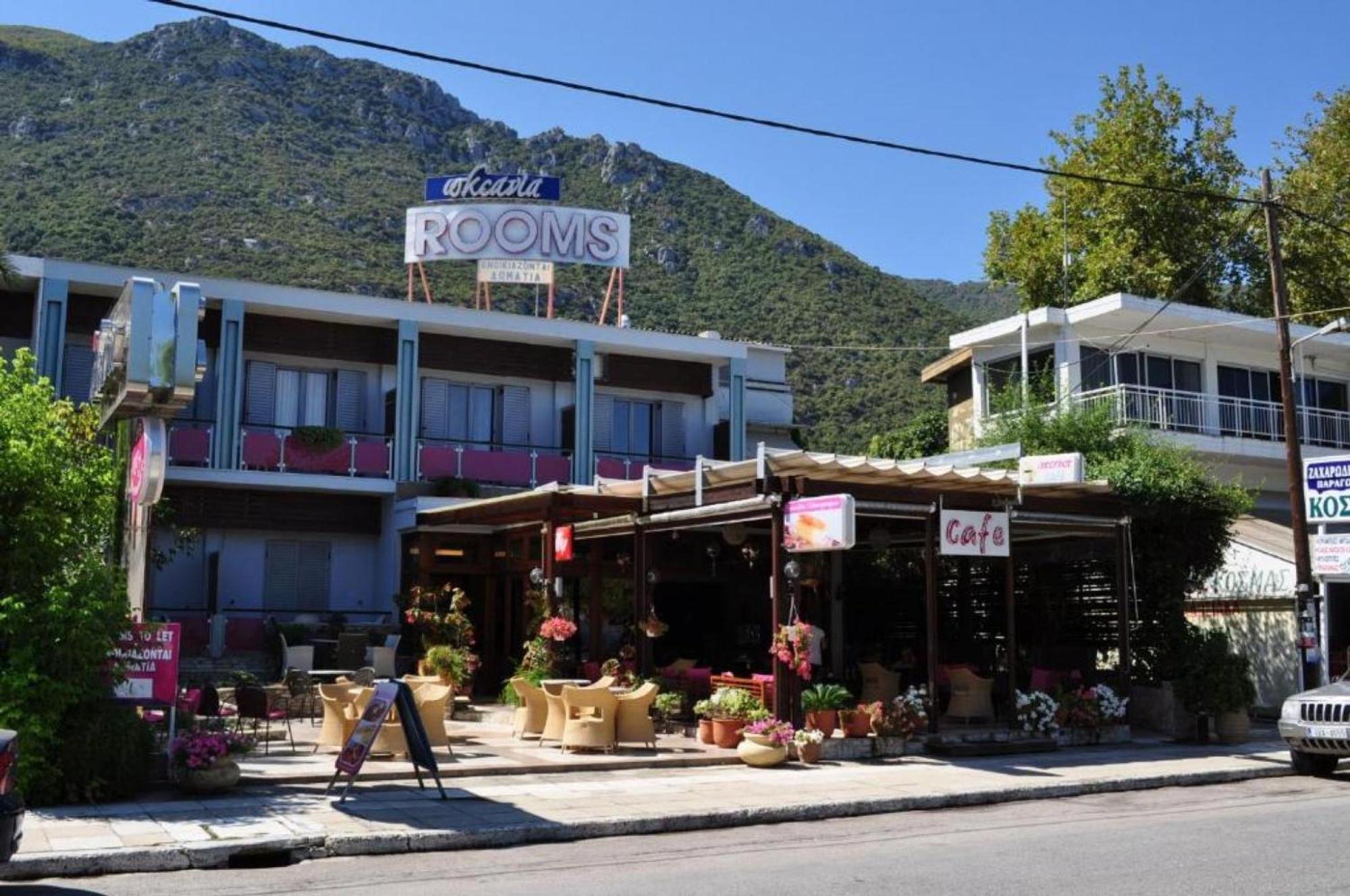 Okeania Seafront Rooms In Kamena Vourla Exterior photo