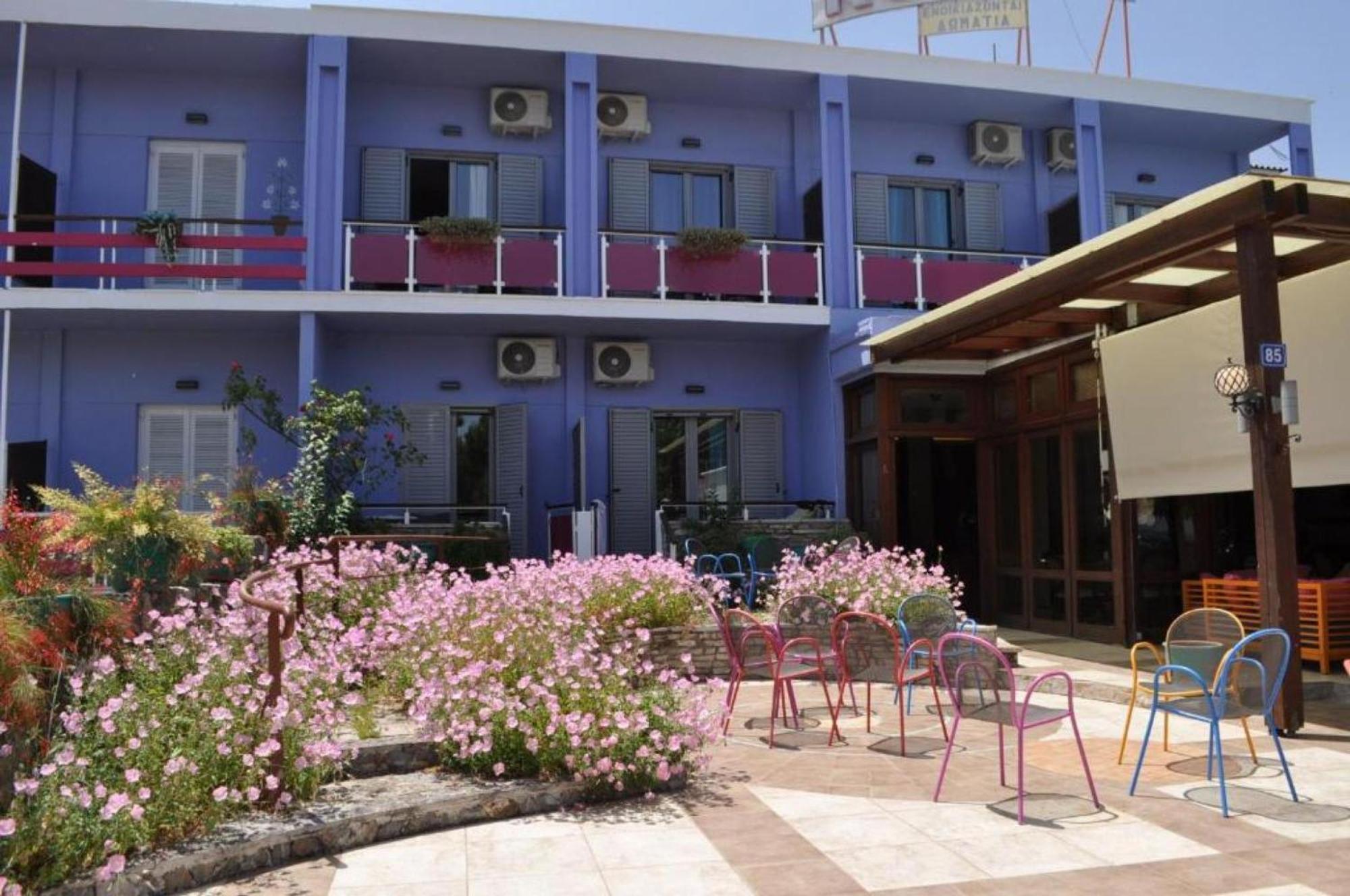 Okeania Seafront Rooms In Kamena Vourla Exterior photo