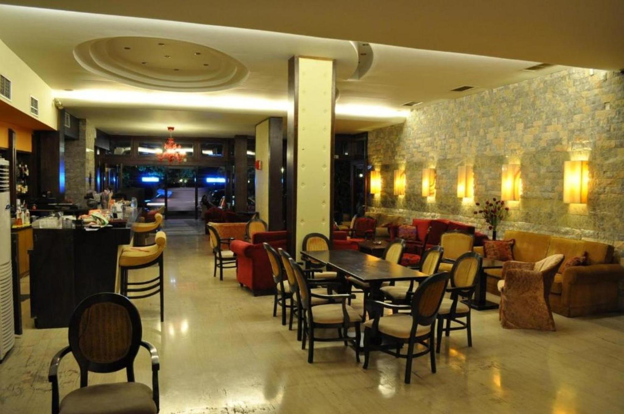 Okeania Seafront Rooms In Kamena Vourla Exterior photo